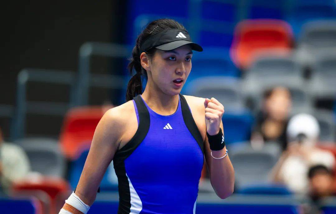 台上大放异 台上大放异