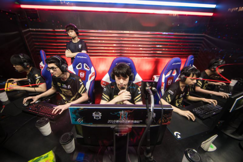 都寄予厚望 都寄予厚望